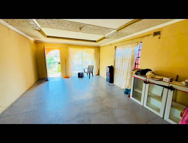 4 BEDROOM HOUSE FOR SALE IN UMLAZI BB